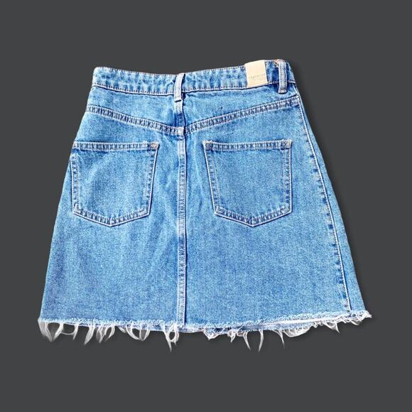 Zara Exposed Front Button Denim Jean Mini Skirt Raw Hem Frayed Festival Size XS - Picture 12 of 12